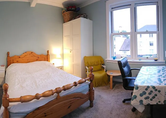 Double Room In Prestonfield Flat