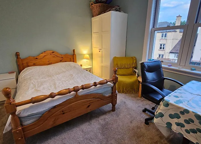 Double Room In Prestonfield Flat